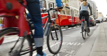 Wann darf man nach einer Hüftoperation wieder Fahrrad fahren? (Foto: AdobeStock - Timelynx)