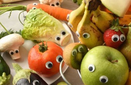 Baby vegan ernähren: Bundeszentrum für Ernährung warnt vor Risiken bei veganer (Foto: AdobeStock - Davizro Photography 532434776)