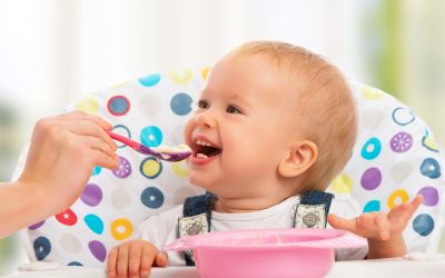 Besondere Nährstoffbedürfnisse bei Babys und Kleinkindern (Foto: AdobeStock - JenkoAtaman 57146349)