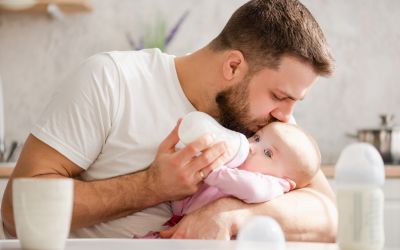 BzgE rät von veganer Ernährung für Babys und Kleinkinder ab (Foto: AdobeStock - o_lypa 262303213)