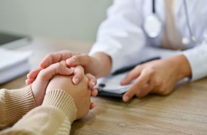 Wirtschaftlicher Druck in Pflegeeinrichtungen von Bundesregierung (Foto: AdobeStock - 620054485 - bongkarn)