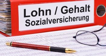 Erhöhter Mindestlohn und neue Verdienstgrenzen – Auswirkungen auf Unternehmen Mindestlohn steigt auf 12,41 Euro - Verbesserungen für (Foto: AdobeStock 80843056 Wolfilser)