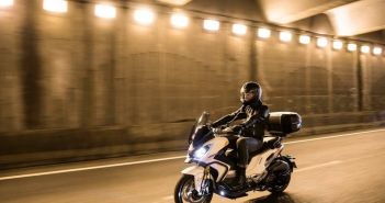 Mehr Fahrspaß auf der Autobahn: Vorausschauend fahren und Sicherheitsabstand (Foto: Peugeot Motocycles)